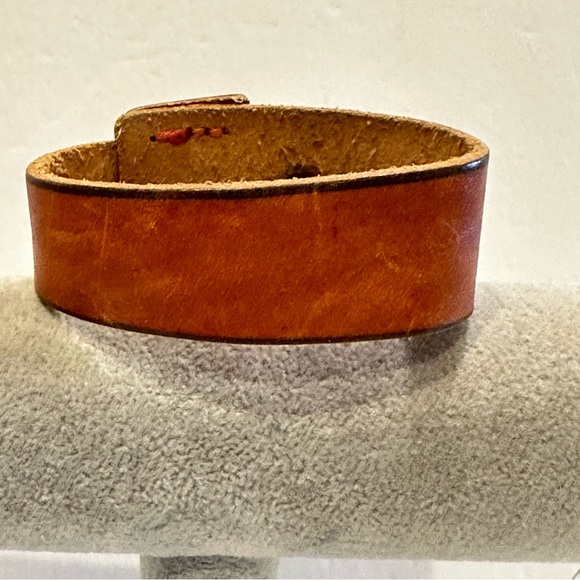 Plunder “Pippa” bracelet, Brown leather w/ a belt buckle like closure - Picture 8 of 13